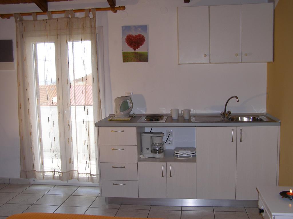 Nikis Apartments Agios Gordios  Pokój zdjęcie